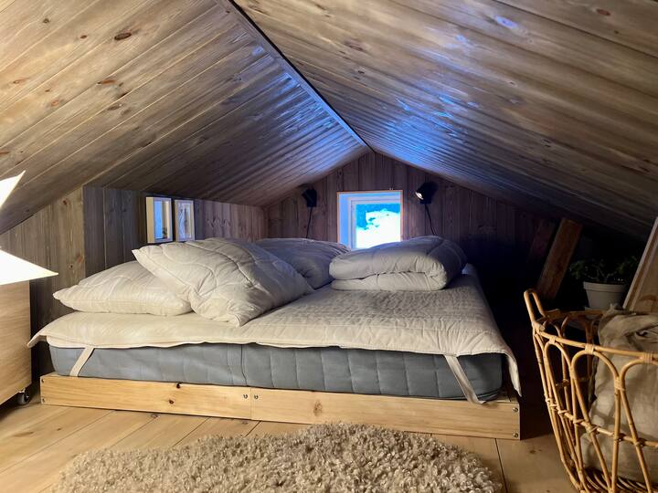 Slaaploft met 140 bed voor 1-2pers 
