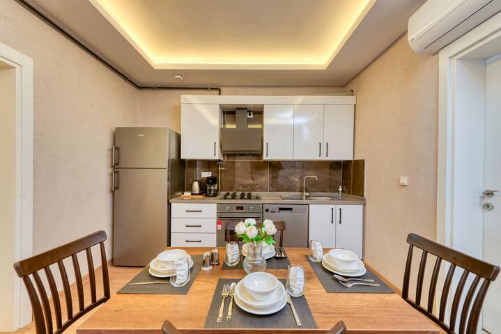 3 Bedroom flat with Turkish Bath in Sultanahmet gallery image 3