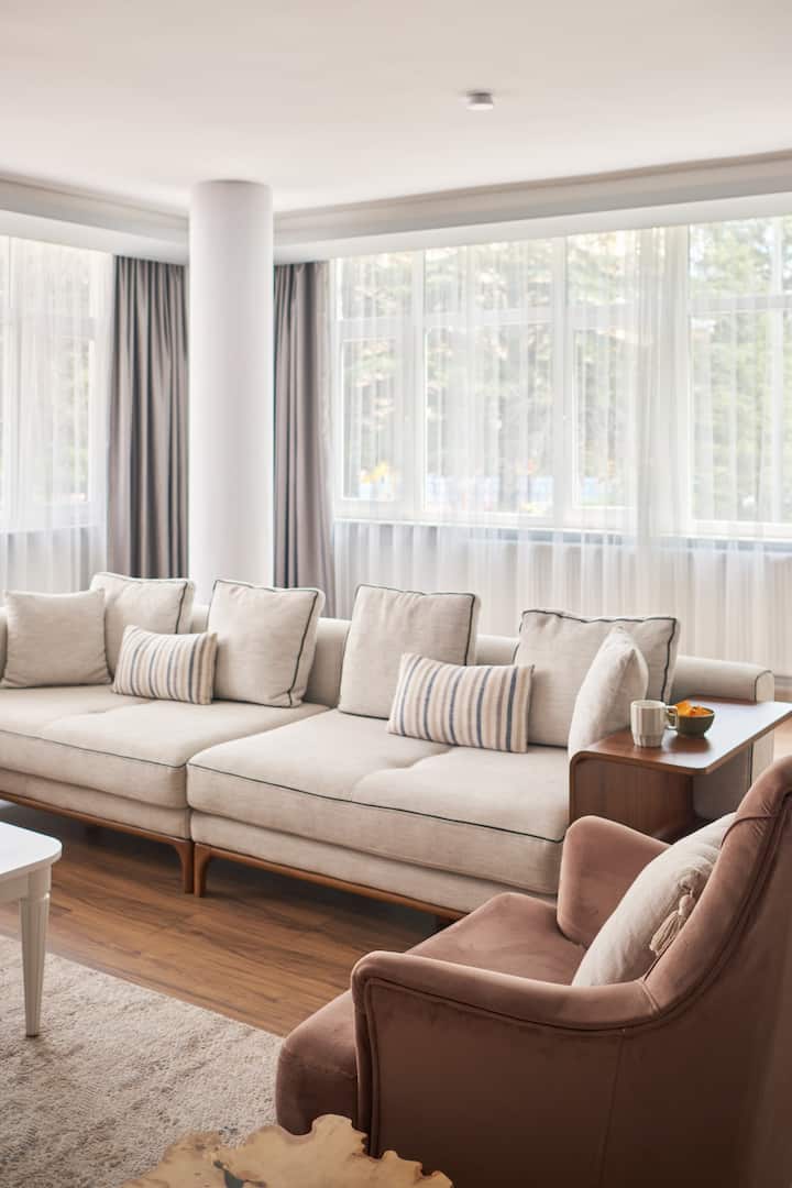 3 KairaHomes Spacious 3-Bedroom Family Suite