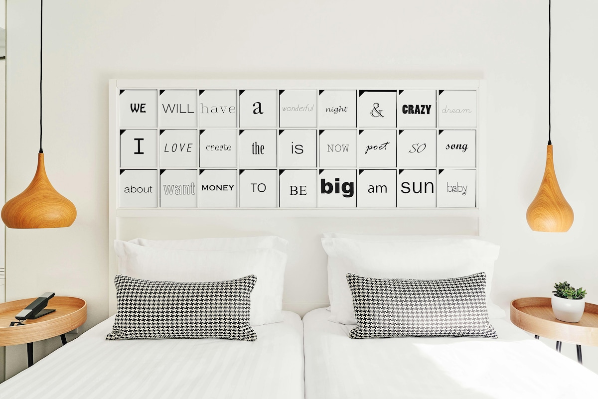 Twin room image 2