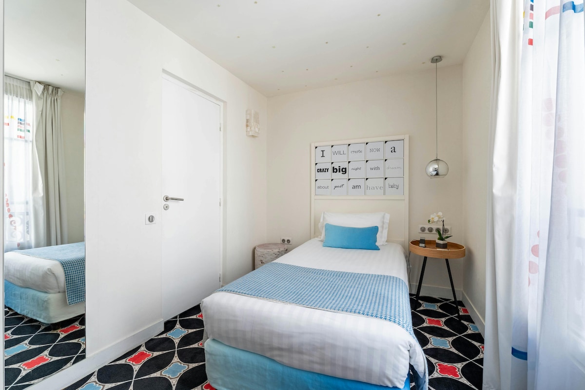 Connecting rooms image 3