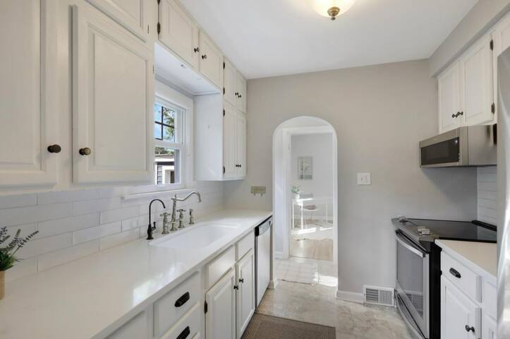 Cozy Como Home gallery image 4