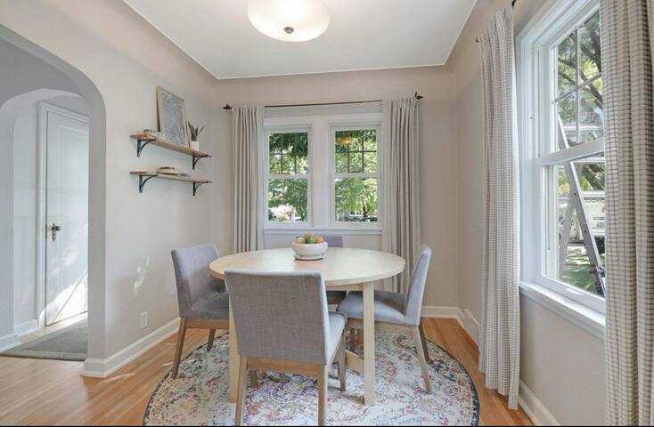 Cozy Como Home gallery image 5