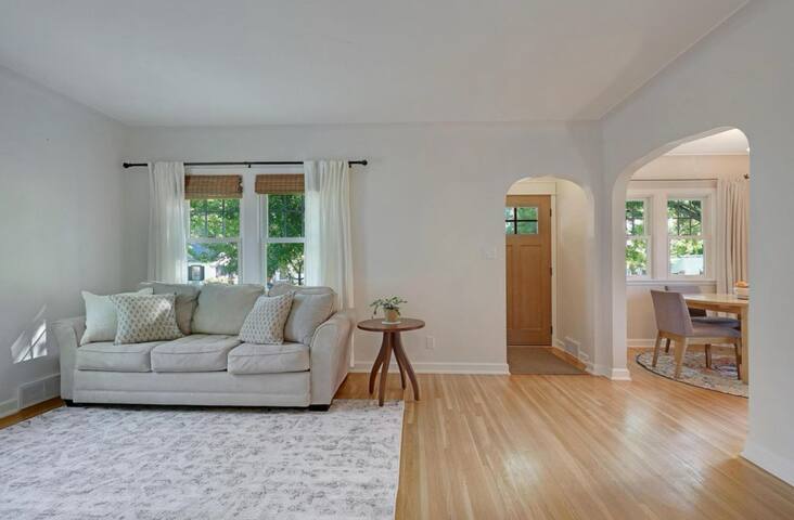 Cozy Como Home gallery image 2