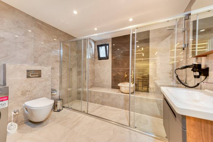 2 Bedroom 1 Living Room Flat with Turkish Bath gallery image 4