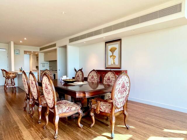 Spacious for 9pax. Crown & CBD. WiFi & Carpark gallery image 5