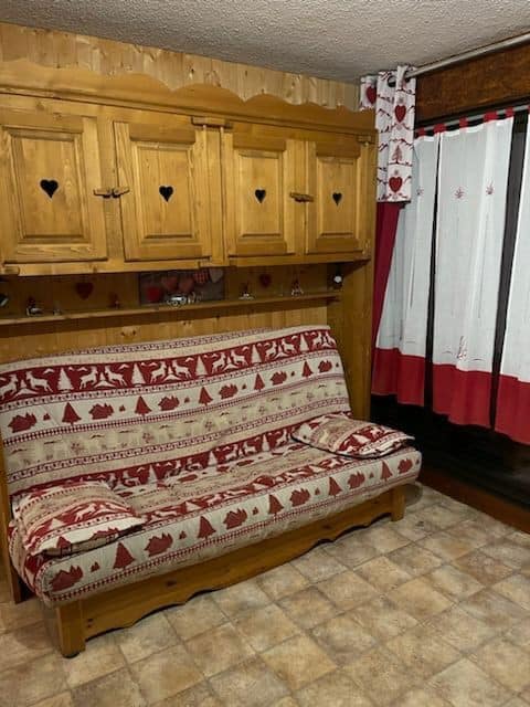 Popular Airbnb listing: Apartment 5 people Auris-en-Oisans – skis on your feet in Auris