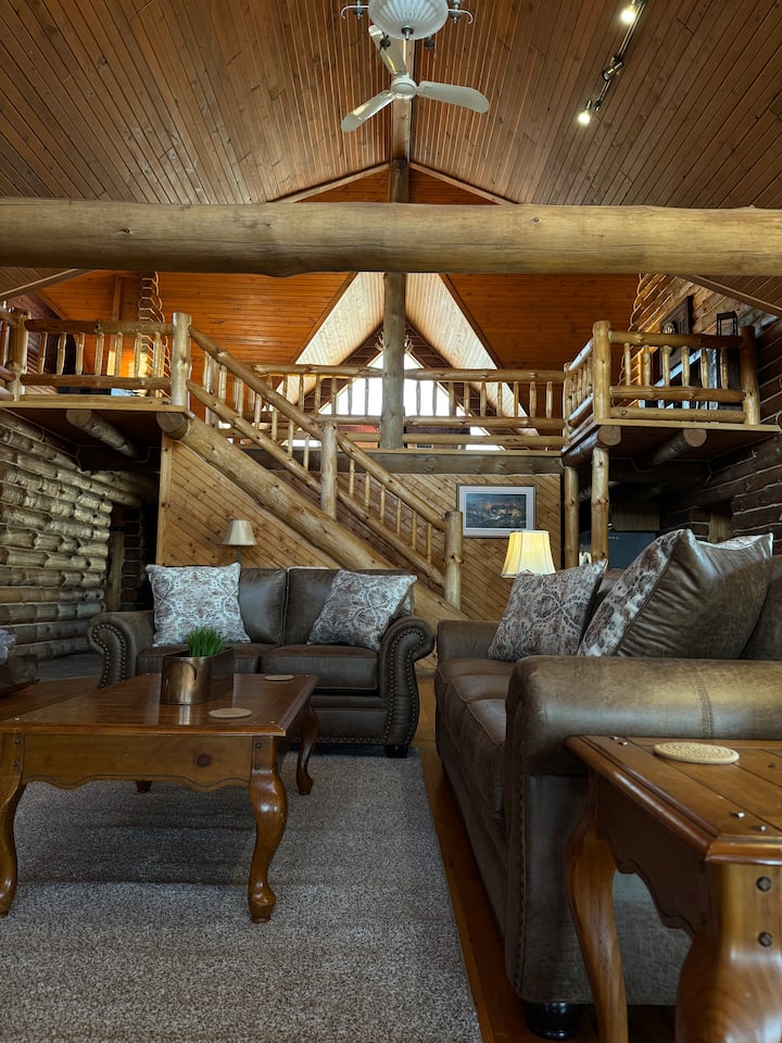 Log Home near Chain of Lakes with Hot Tub