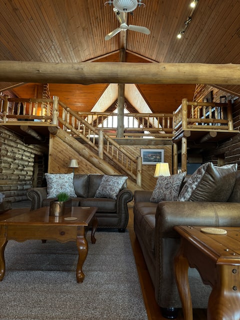 Log Home near Chain of Lakes with Hot Tub