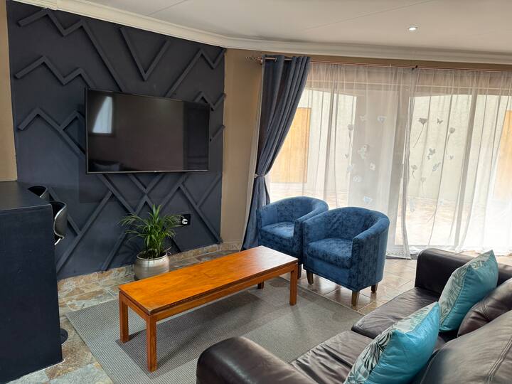 Spacious Stay-in 1bedroom Apartment - Kempton Park