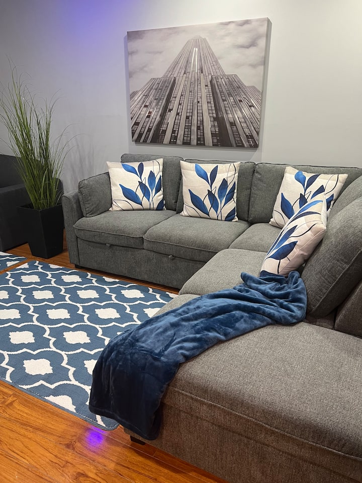 Home away from Home-YYZ Airport - Houses for Rent in Mississauga