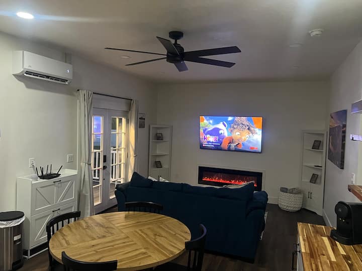New Guesthouse
Clean Quiet Safe
Neighborhood - Vernal, UT
