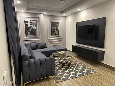 The Grey Inn-3BHK/Wi-Fi/Netflix/Laundry/AC/Lockbox