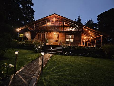Spacious cabin at the foot of the volcano