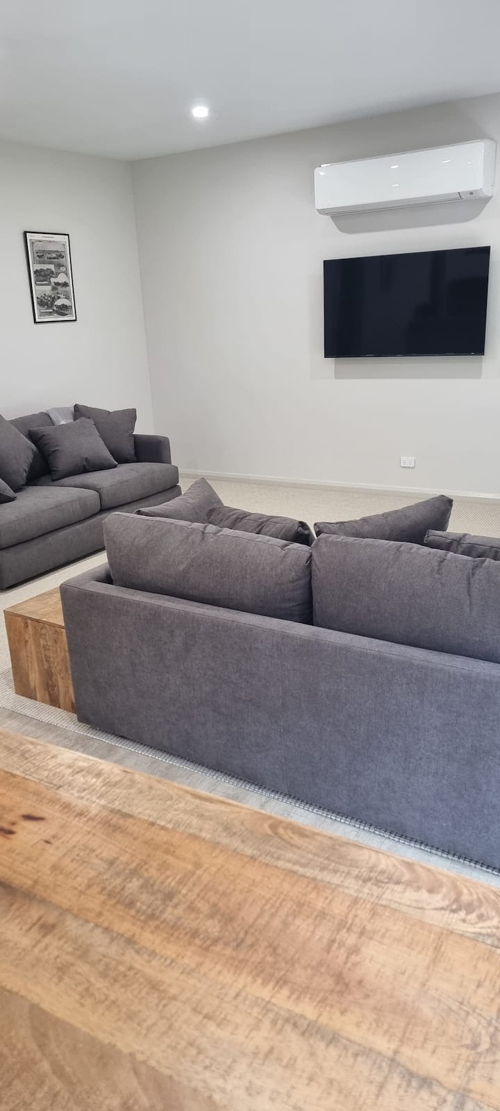2 Entertainers Delight - Swan Hill