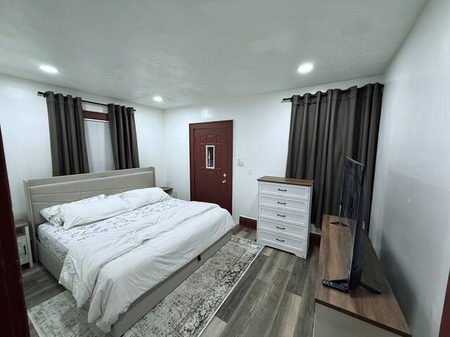 South Wedge 3BR—Your Urban Oasis! gallery image 5