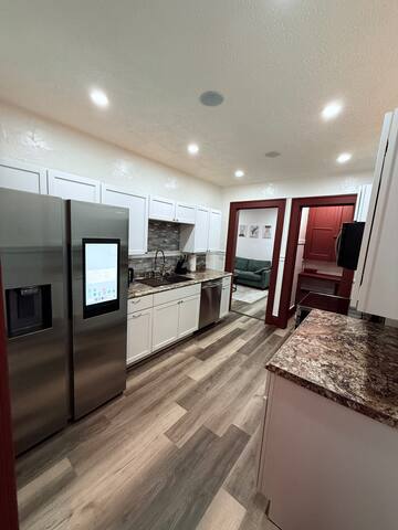 South Wedge 3BR—Your Urban Oasis! gallery image 3