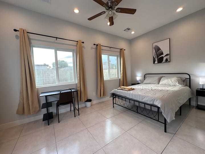 Beautiful Studio B - Las Vegas, NV