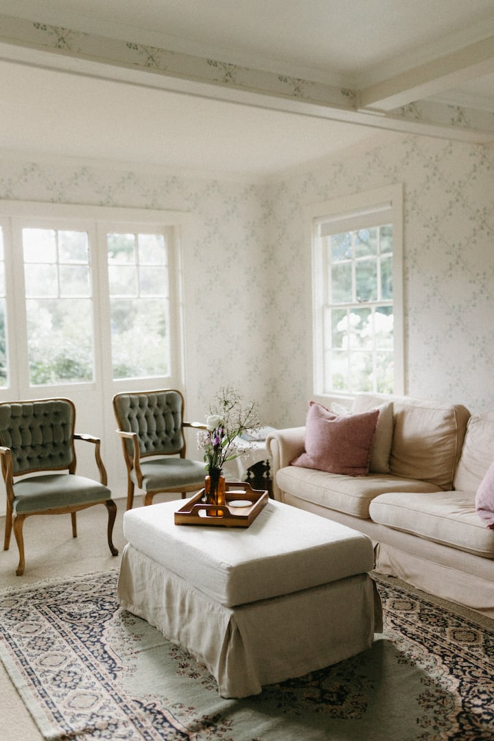 Storybook French Cottage In Akaroa. Pet Friendly. - Akaroa
