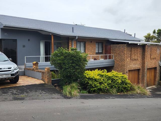 3 bedroom top floor Gordonsbay gallery image 3