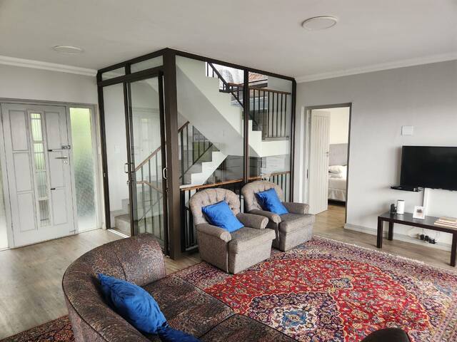 3 bedroom sea view Gordonsbay gallery image 2