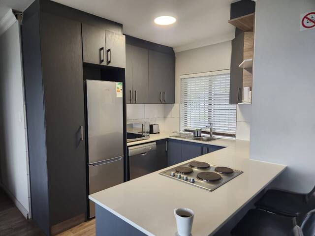 3 bedroom sea view Gordonsbay gallery image 5