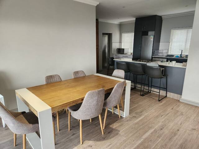 3 bedroom sea view Gordonsbay gallery image 4