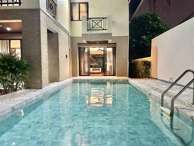 V2-Deluxe 5BR Pool Villa,Private parking gallery image 4