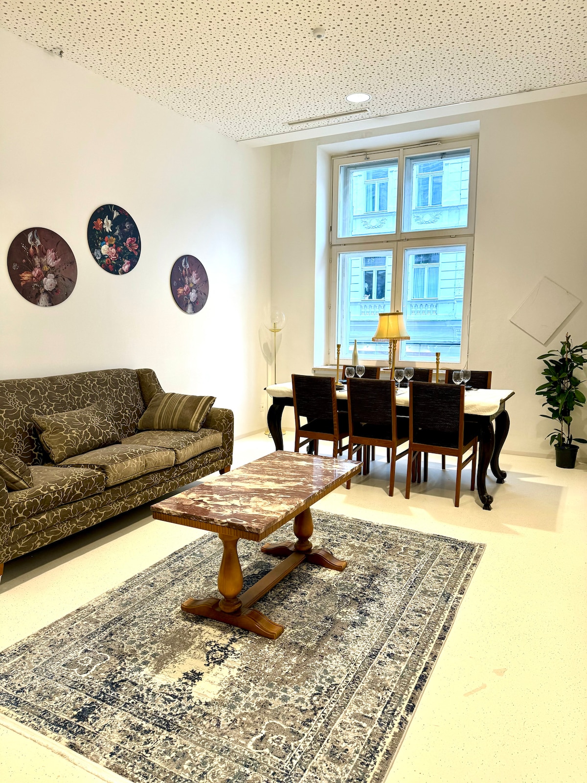 Living room image 3