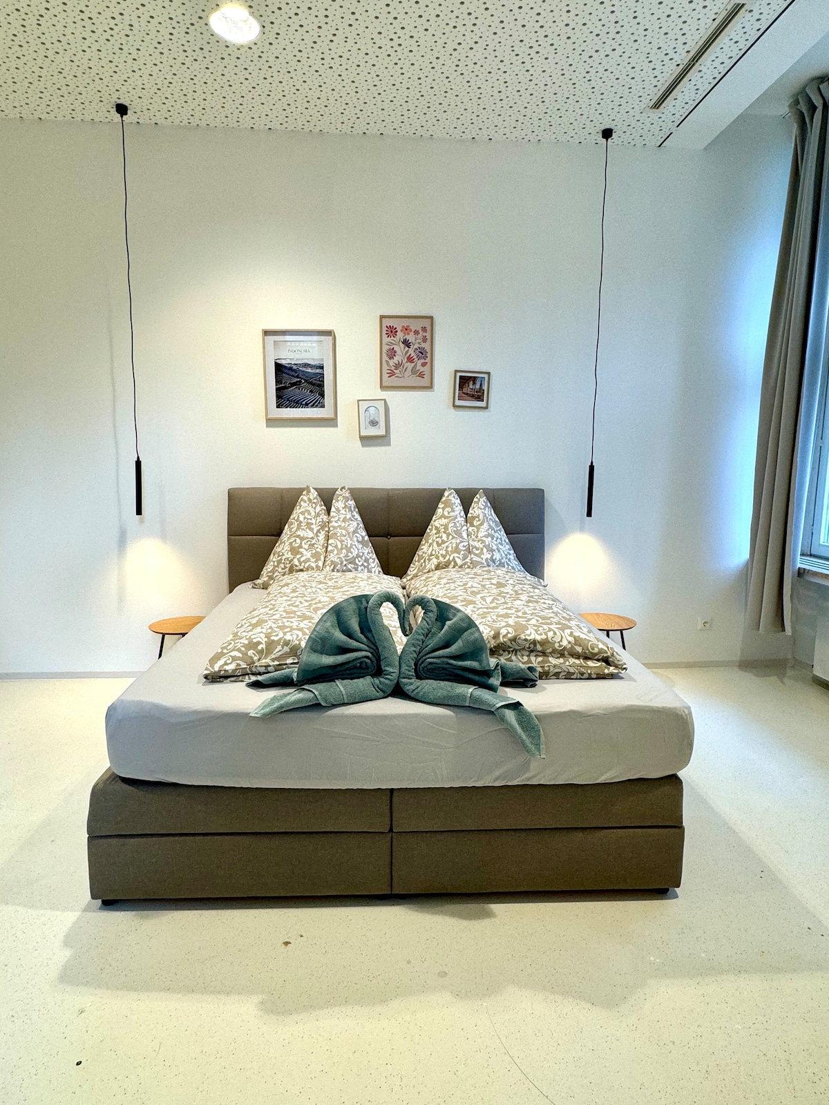 Bedroom 1 image 1