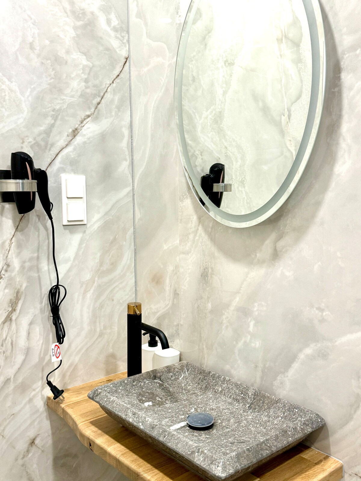 Full bathroom 1 image 3