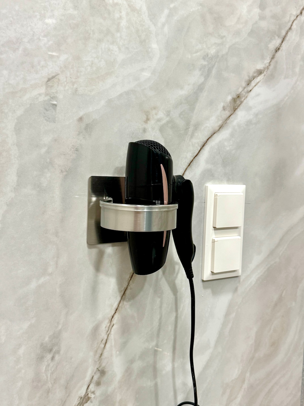 Full bathroom 2 image 3