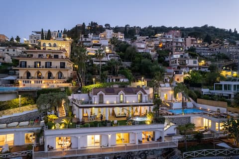 Villa Zagara Taormina: Pool and Stunning Sea Views