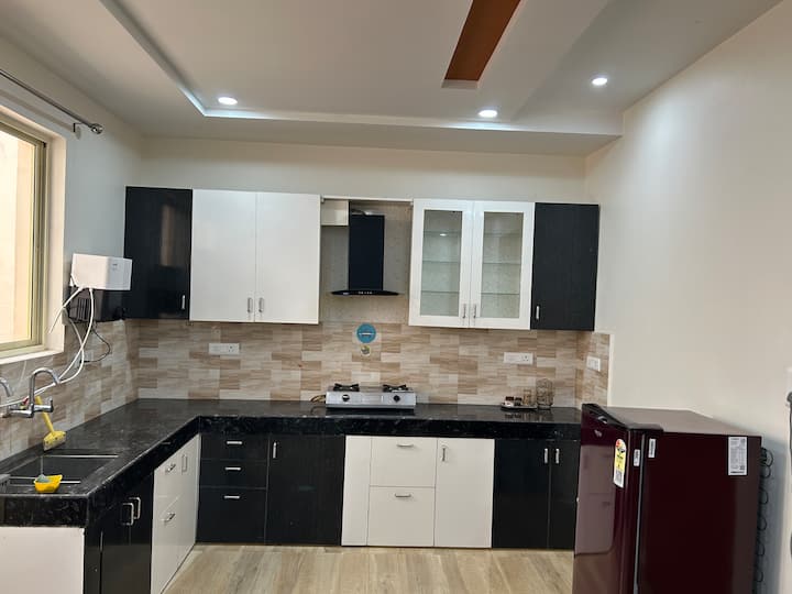 Urban Zen Oasis - Independent Floor In City Centre - Gwalior