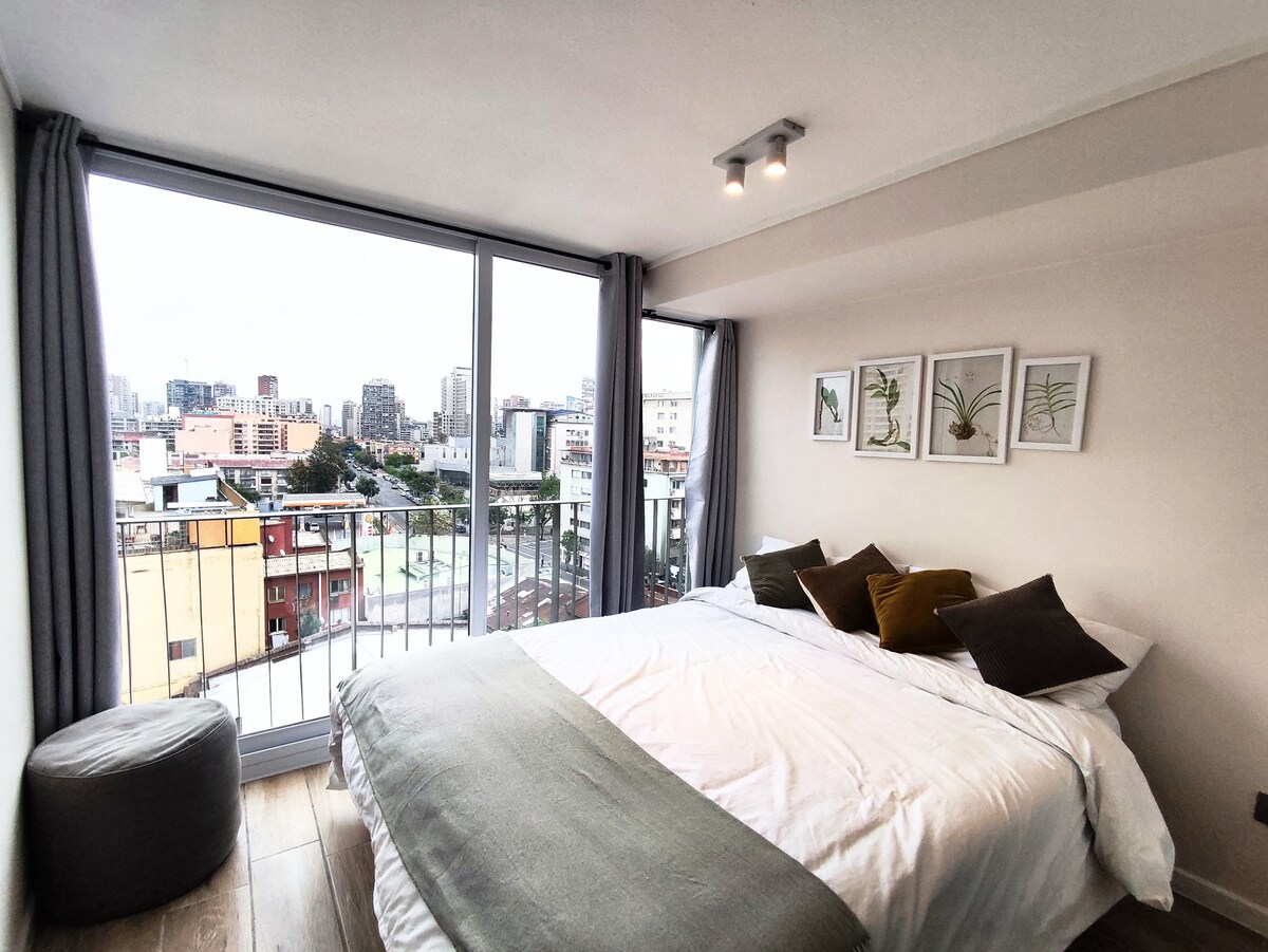 Kitanda cha ukubwa wa malkia chenye starehe. 