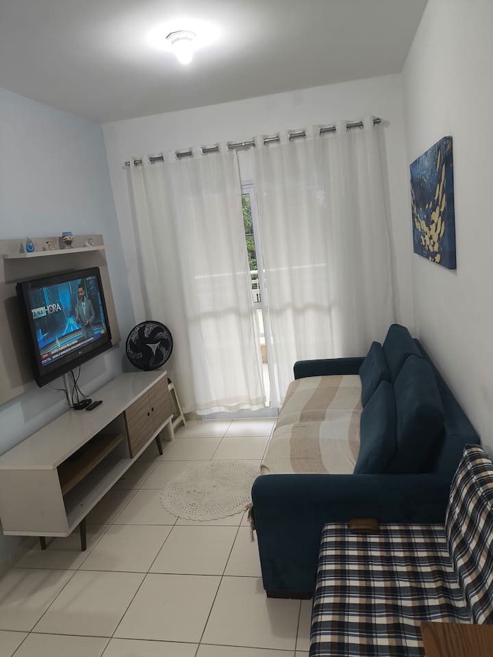 Sala do Apartamento, sofá cama e uma poltrona que vira uma cama de solteiro