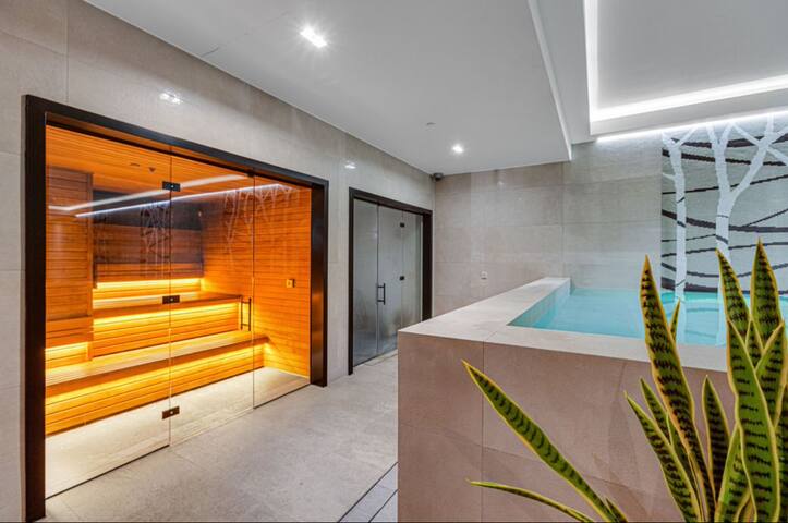 Wellness Stay | Pool, Sauna, Gym | Central London gallery image 3