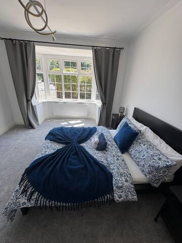 Modern 5Bed Home – Beside Etihad – Private Parking gallery image 3