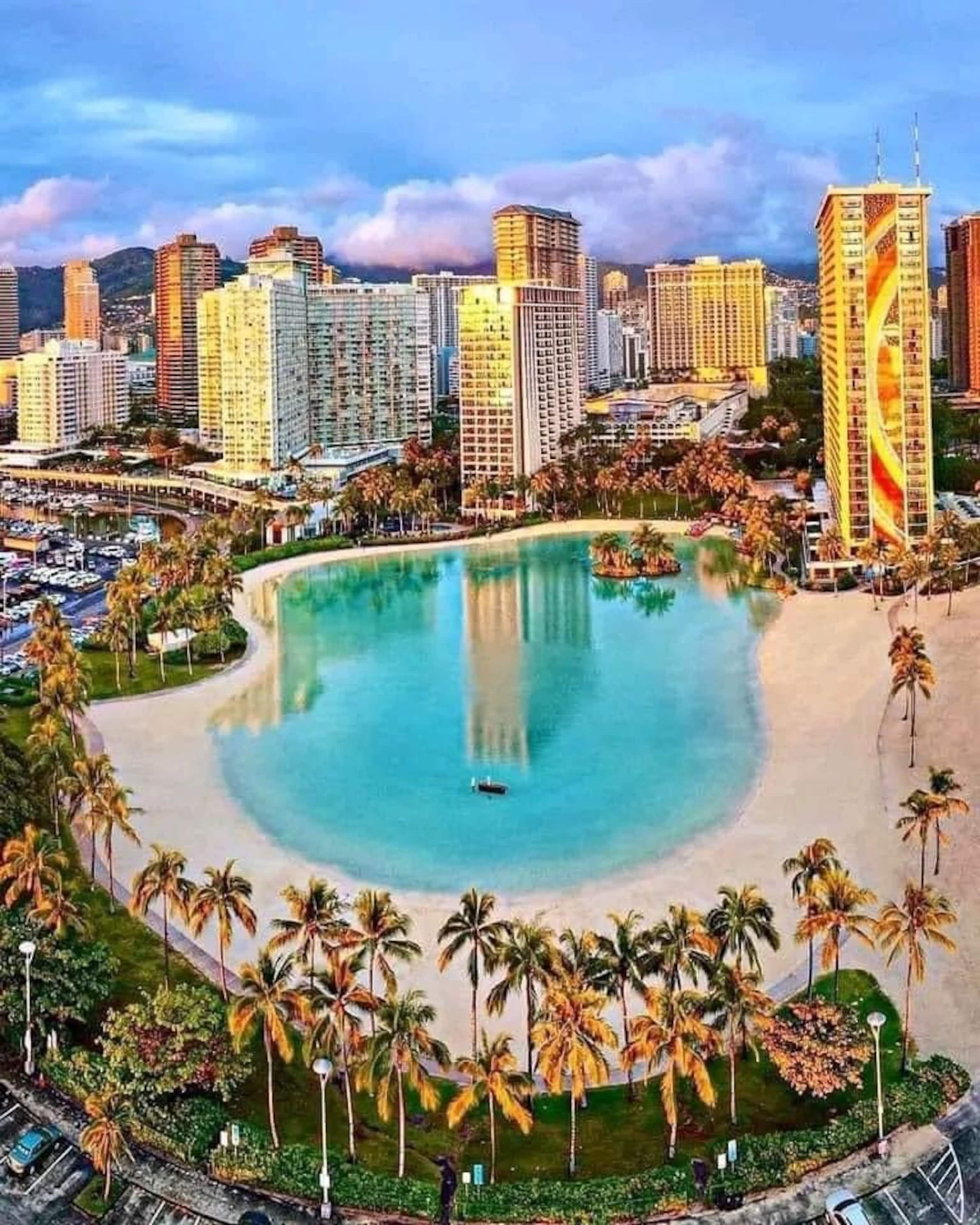 Hotel in Honolulu · ★4.9 · 1 bedroom · 1 bed · 1 private bath - Image 17