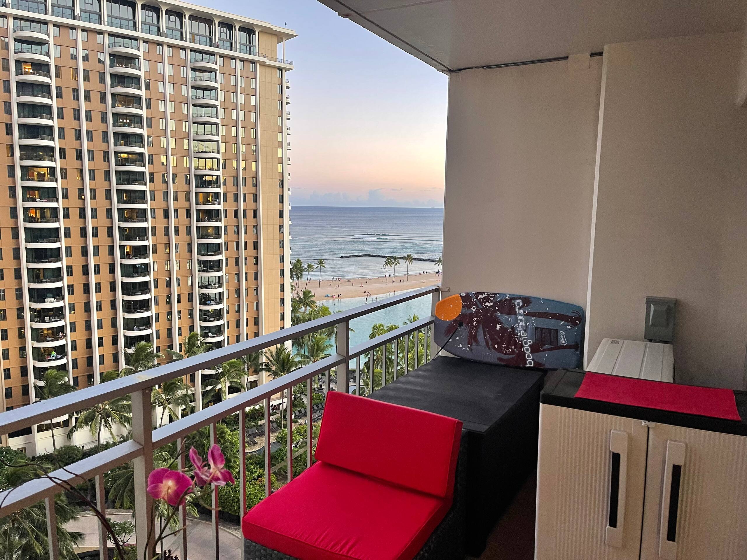Hotel in Honolulu · ★4.9 · 1 bedroom · 1 bed · 1 private bath - Image 12