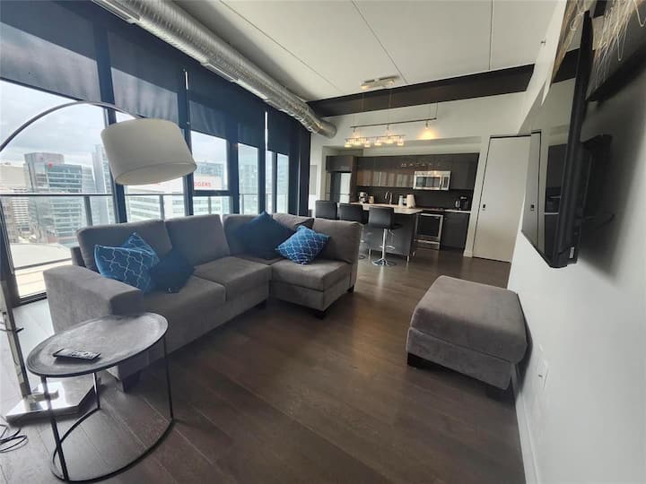 Penthouse With Stunning City Views - Winnipeg