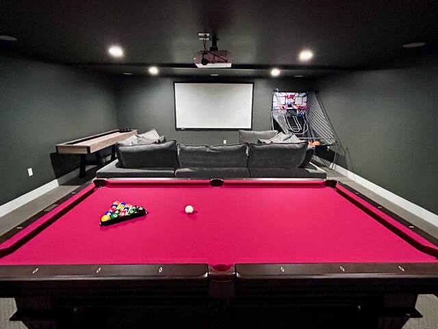 7 mins to strip w/ pool, theater gallery image 2