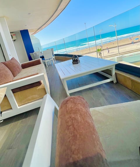 Beautiful apartment with large terrace overlooking the sea.