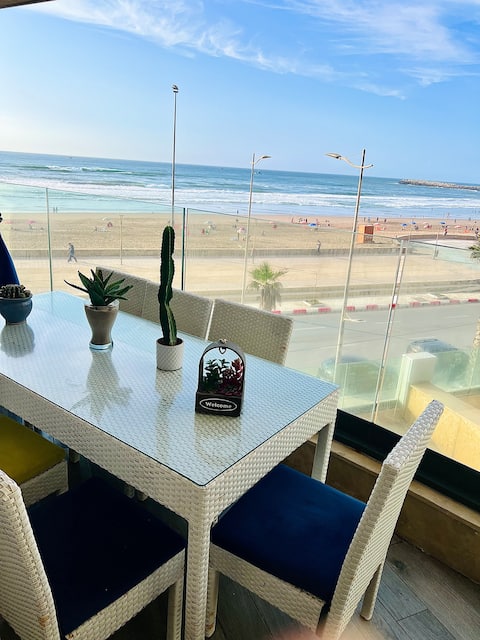 Beautiful apartment with large terrace overlooking the sea.