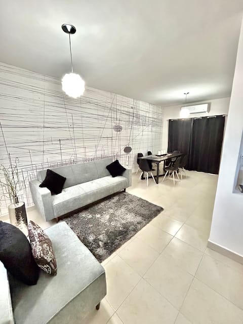 Modern House Private Paseo Gómez