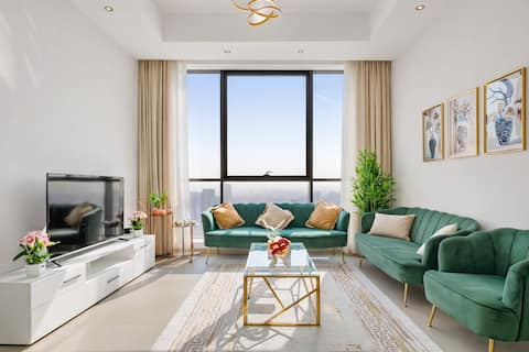 Top performing Airbnb: Luxury Seafront, Skyline View, Pool, Gym, Parking in Al Mamzar