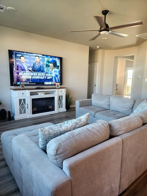 The Yell House - 4 bed, 3 bath house sleeps 10-12