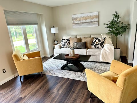 Entire GRandville - 4 Bedroom Home (Midterm)