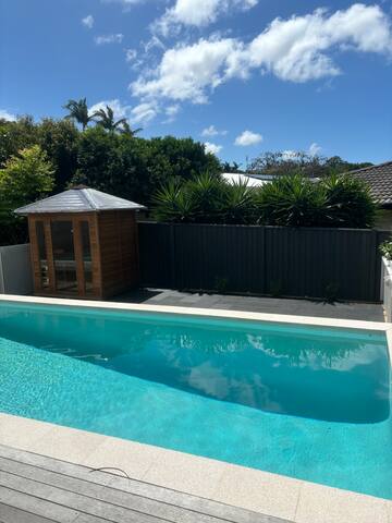 Newly renovated family oasis. gallery image 4