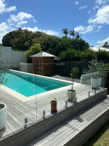 Newly renovated family oasis. gallery image 2